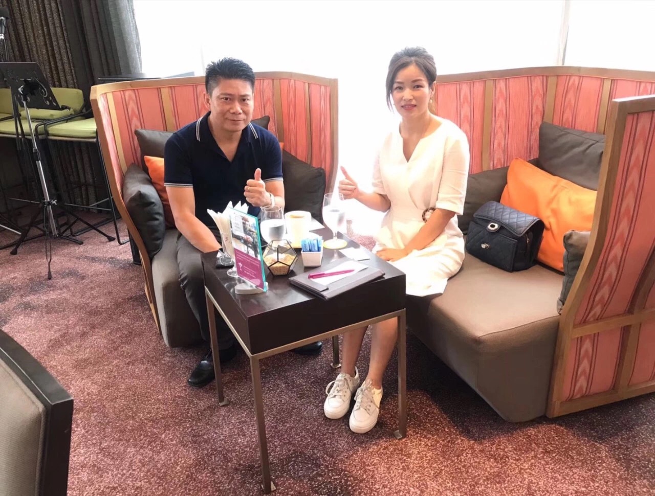 (左)Daniel BOULOM先生 (右)孫文芳女士 (左)Daniel BOULOM先生 (右)孫文芳女士